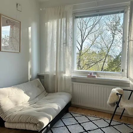 Cozy In Prime Location