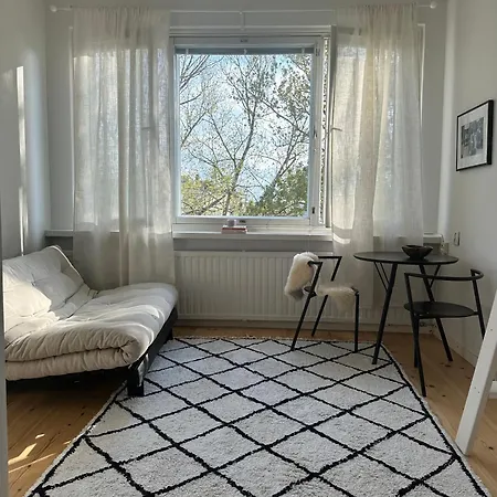 Cozy In Prime Location Apartment *